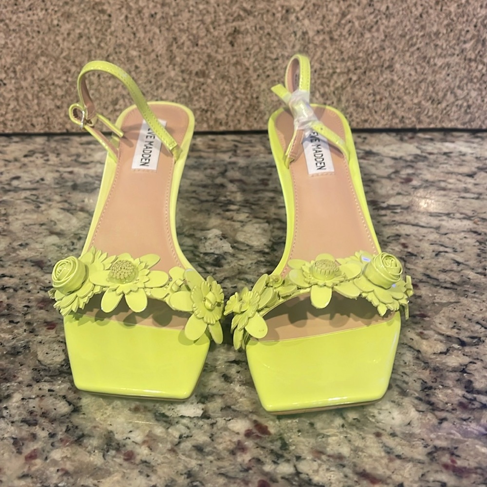 Steve Madden Green Floral Kitten Heel | 7.5 M | NWOT/B
